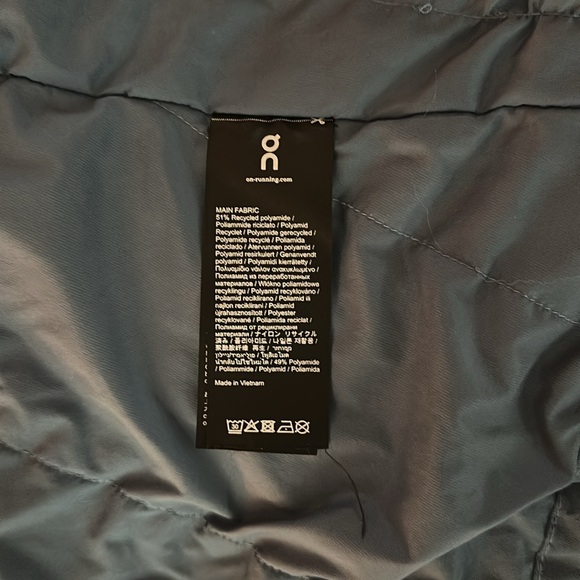 On Running Performance Jacket size small - Picture 6 of 8